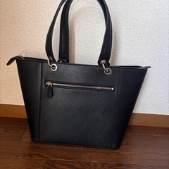 GUESSバッグの画像