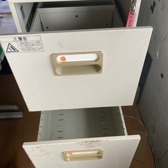 【引き取り内定】縦4段キャビネットの画像