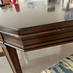 日本の老舗高級家具マルニ木工 ダイニングテーブルセット ★現金払い応相談（地中海ロイヤル-伸長式テーブル＋キャスター付きチェア4脚） の画像