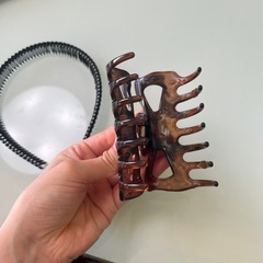ヘア用品　コーム付きカチューシャ　ヘアクリップ　の画像
