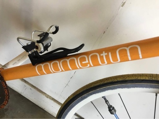 h-41△ q 岐阜発/ Momentum/ ピストバイク/ 700×25c/ 自転車/ サドル破れあり/ タイヤひび割れあり/ 走行確認/ 現状品/ 管06s/ R7.5/3 △