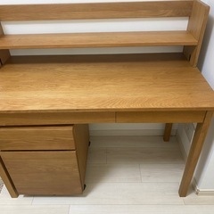 【決まりました】無印良品 オーク材学習デスク 上置き棚 キャビネット付きの画像