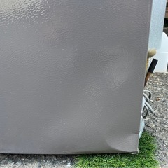 特価 配達設置無料 シャープ 冷凍冷蔵庫 137L  横縞模様 つけかえドア 自動霜取機能付の画像