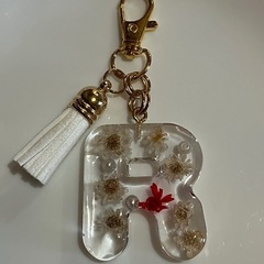 ハンドメイド＊レジンキーホルダー(白)の画像