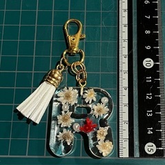 ハンドメイド＊レジンキーホルダー(白)の画像