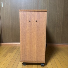 キャスター付き木製頑丈収納棚の画像