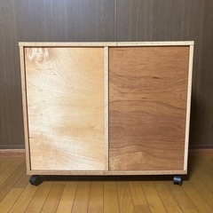 キャスター付き木製頑丈収納棚の画像