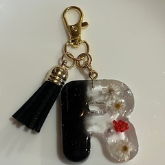 ハンドメイド＊レジンキーホルダー(黒)の画像