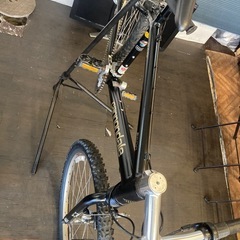 【SALE！8月末まで延長！防犯登録無料！レア！cannondale F500チェーン新品！】アルミフレーム　3×7速　フロントサスペンション付き　26インチMTB マットブラックの画像
