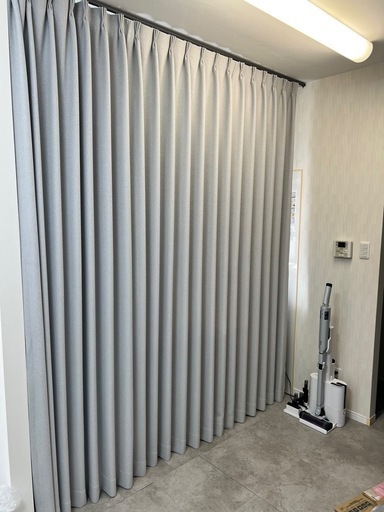 サロンで使用天付けカーテン　ニトリ