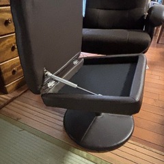 無料ニトリリクライニングチェア　オットマン付きの画像