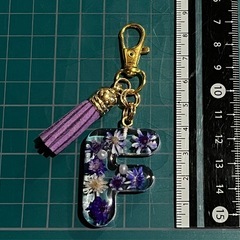 ハンドメイド＊レジンキーホルダー(紫)の画像