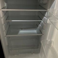 O 2507-793 エスキュービズム 2ドア冷蔵庫 WR-2138BK 2017年製 定格内容積 138L 動作確認済み キズ 汚れありの画像