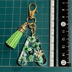 ハンドメイド＊レジンキーホルダー(緑)の画像