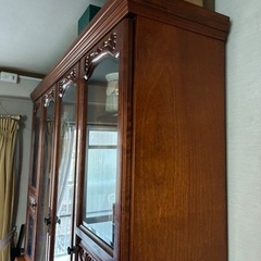 アンティーク調　ガラスキャビネットの画像
