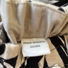 URBAN RESEARCH DOORSリネンレーヨンフラワーパンツ　サイズMの画像