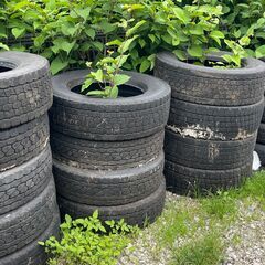 🚛【無料！大型トラック用中古タイヤ 各種サイズ・状態｜引き取り限定】🚛の画像