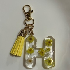 ハンドメイド＊レジンキーホルダー(黄色)の画像