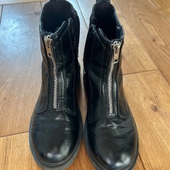 ZARAブーツ22.5センチの画像