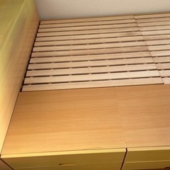 ベッドフレームの画像