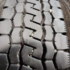 札幌発 引取OK BS M810 225/90R17.5 127/125L 17.5インチ トラックタイヤ 夏タイヤ ミックス 6本 バリ溝 4t ファイター等　(KTT636)クレジットカード QRコード決済可能の画像