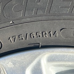⭐︎タイヤ4本セット　アルミホイール付き175/65/R14の画像