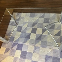 ガラスローテーブルの画像