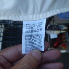 メーカー不明　枕　縦43㎝横65㎝厚さ約20㎝　シミあります。の画像