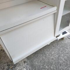 汚れあり　食器棚の画像