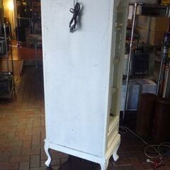 アンティーク調 木製 キュリオケース ホワイト 高さ160cm 照明付き 猫脚 コレクションボード 札幌市東区 新道東店の画像