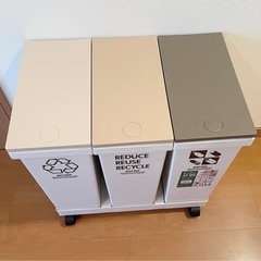 キッチン用　ゴミ箱・キャスター付きの画像