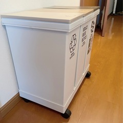 キッチン用　ゴミ箱・キャスター付きの画像