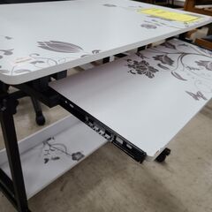 J1184【リユースのサカイ柏店】Generic　キャスター付きオーバーベッドテーブル　クリーニング済みの画像
