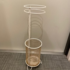 明日処分予定　傘立て　白の画像