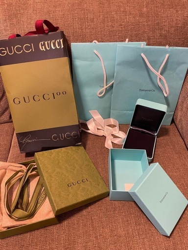 グッチ空箱紙袋＆ティファニーネックレスBOX (どたばたさん