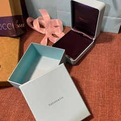グッチ空箱紙袋＆ティファニーネックレスBOX (どたばたさん