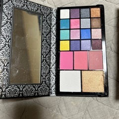 MALIBUアイシャドウ2個の画像