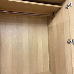  24771  引き出し4杯衣類収納、ワードローブ、クローゼット、服吊チェスト 梅崎木工   ◆大阪市内・東大阪市他 6,000円以上ご購入で無料配達いたします！◆ ※高槻・枚方方面◆西宮・尼崎方面◆生駒方面　それぞれ条件付き無料配送あり！            の画像
