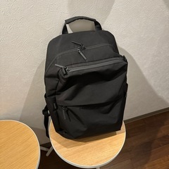【お譲りします】山崎実業　サイドテーブル　ユニクロリュックの画像
