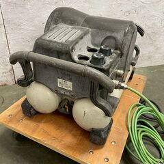 【makita】マキタ エアーコンプレッサー 型式不明 ブラック 動作確認済 エアータンク 大工道具 電動工具 DIY 建築 工具 コンプレッサー Y1963の画像
