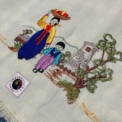 韓国チマチョゴリ親子刺繍　テーブルセンターの画像