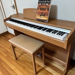 YAMAHAピアノ椅子（汚れあり）付き　楽器　鍵盤楽器の画像