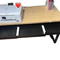 机（ワークデスク）とイス2脚おつけします🙇‍♀️の画像