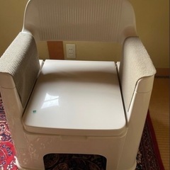  新品同様  背付ポータブルトイレ 介護用品 避難所などの画像
