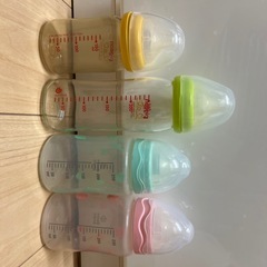 哺乳瓶4本の画像