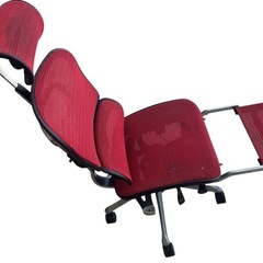 エルゴヒューマン　オフィスチェア　レッド　ヘッドレスト付　メッシュ　オットマンの画像