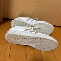 adidasスニーカーの画像