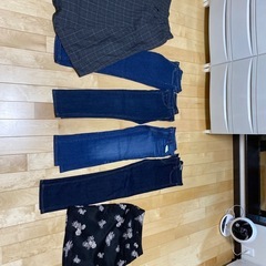 レディース　洋服まとめ　ジーンズ　スカート　ワンピースの画像
