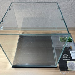 ADA Nature Aquariumのキューブ型水槽セットの画像