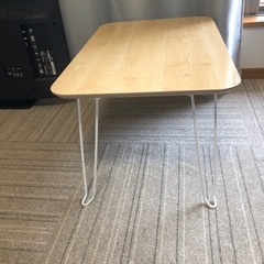 鏡面折り畳みテーブルの画像